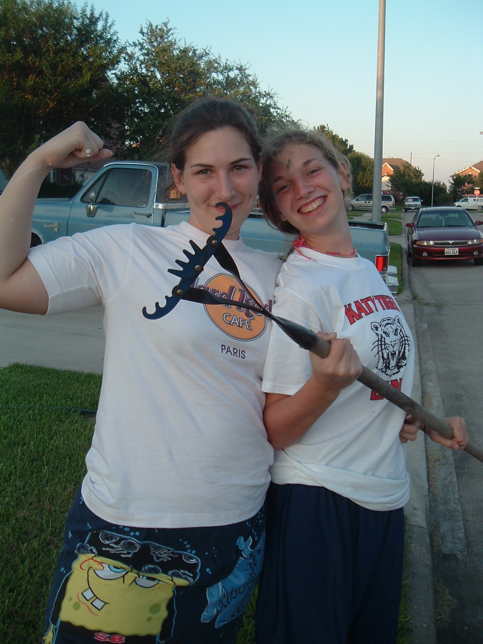 rachel and hannah with the claw 06.10.05.JPG